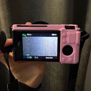 BlackSonyZVE10 MirrorlessCamera, Kitlens-Sony EPZ 16-50mm,Sigma 16mm f/1.4